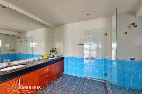 Condo in Pa Klok, Thailand, 2 bedrooms № 179367 - photo 11