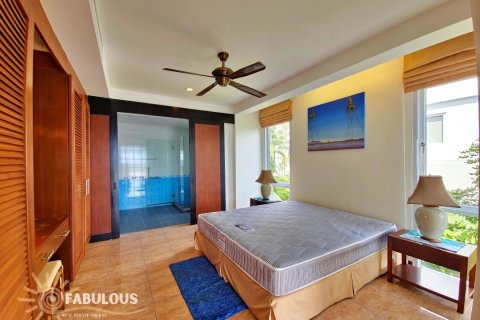 Condo in Pa Klok, Thailand, 2 bedrooms № 179367 - photo 3