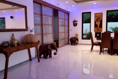Villa in Pattaya, Thailand 4 bedrooms № 161443 - photo 5