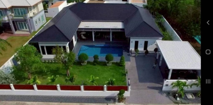 Villa in Pattaya, Thailand 4 bedrooms № 161443