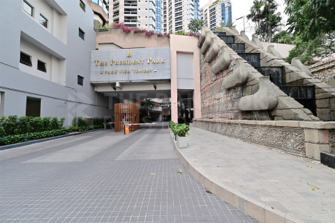 Condo in Bangkok, Thailand, 3 bedrooms № 187927 - photo 7