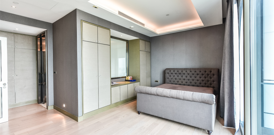 Condo in Bangkok, Thailand, 3 bedrooms  № 187708