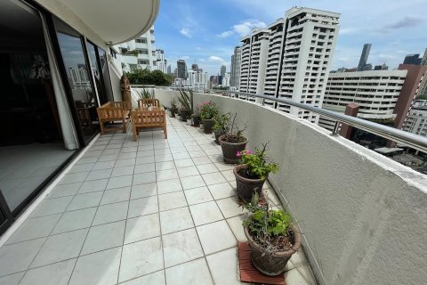 Condo in Bangkok, Thailand, 2 bedrooms № 190949 - photo 20