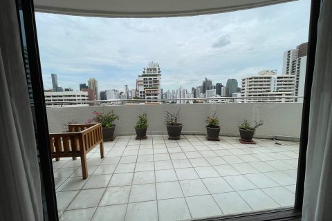 Condo in Bangkok, Thailand, 2 bedrooms № 190949 - photo 3