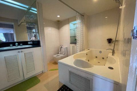 Condo in Bangkok, Thailand, 2 bedrooms № 190949 - photo 16