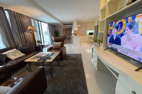 Condo in Bangkok, Thailand, 2 bedrooms № 190949 - photo 4