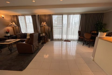 Condo in Bangkok, Thailand, 2 bedrooms № 190949 - photo 9