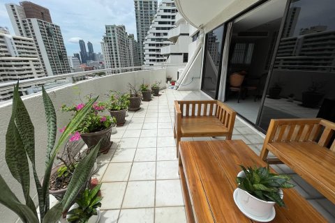Condo in Bangkok, Thailand, 2 bedrooms  № 190949