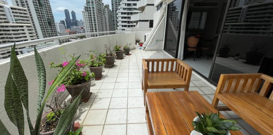 Condo in Bangkok, Thailand, 2 bedrooms № 190949