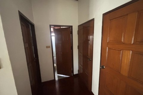 House in Phra Khanong, Bangkok, Thailand 4 bedrooms № 190950 - photo 9