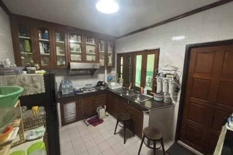 House in Phra Khanong, Bangkok, Thailand 4 bedrooms № 190950 - photo 7