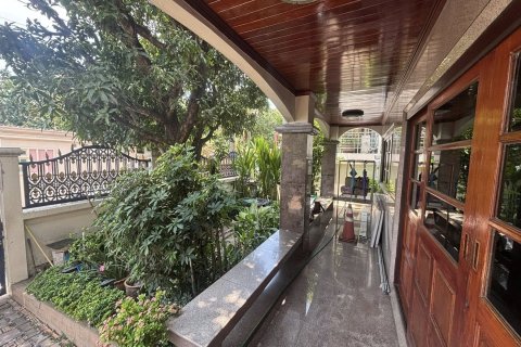 House in Phra Khanong, Bangkok, Thailand 4 bedrooms № 190950 - photo 3