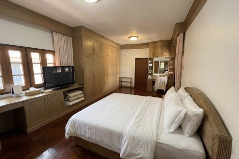House in Phra Khanong, Bangkok, Thailand 4 bedrooms № 190950 - photo 10