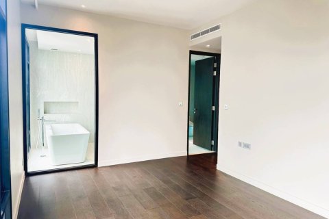 Condo in Bangkok, Thailand, 3 bedrooms  № 180817 - photo 12