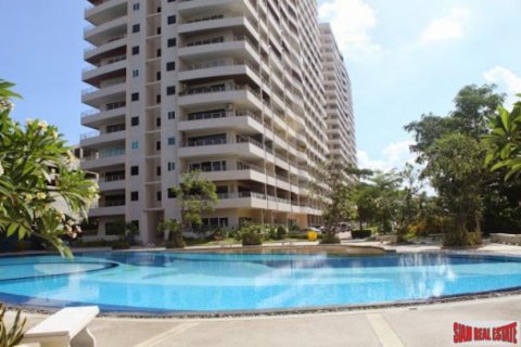 Apartment on Jomtien Beach, Pattaya, Thailand 2 bedrooms № 193190