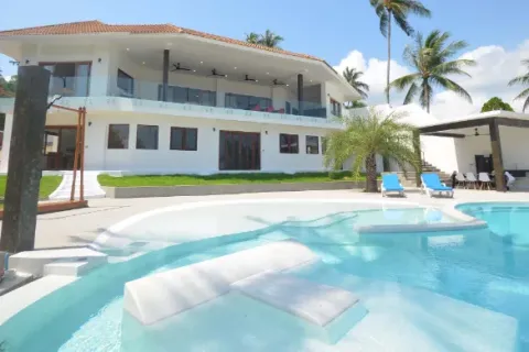 Villa in Ko Samui, Thailand 5 bedrooms № 156704 - photo 1