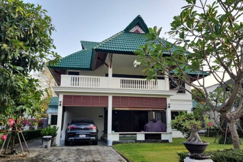 House in Pattaya, Thailand 3 bedrooms № 170586