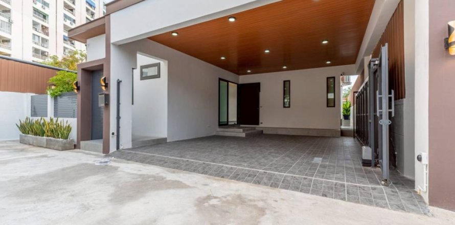 Villa in Pattaya, Thailand 3 bedrooms № 146794