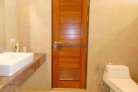 House in Pattaya, Thailand 3 bedrooms № 197022 - photo 12