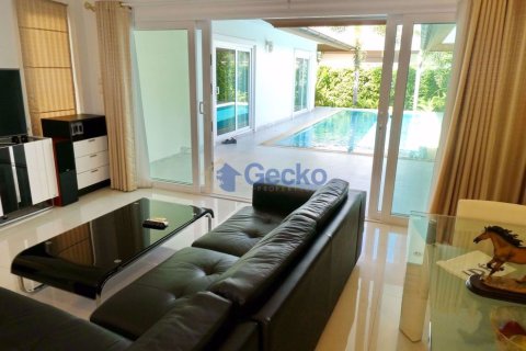 House in Pattaya, Thailand 3 bedrooms № 197022 - photo 2