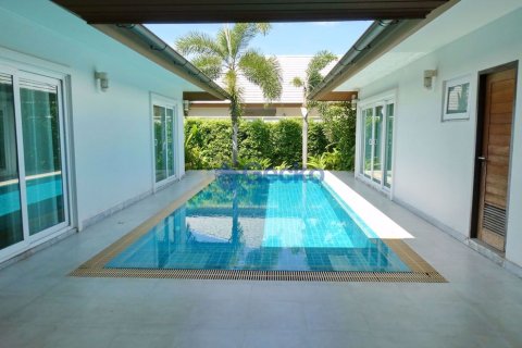 House in Pattaya, Thailand 3 bedrooms № 197022 - photo 13