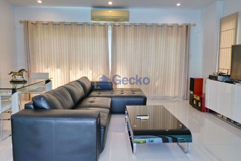 House in Pattaya, Thailand 3 bedrooms № 197022 - photo 3