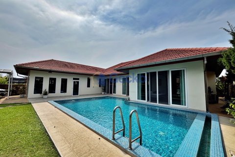 House in Pattaya, Thailand 4 bedrooms № 197018