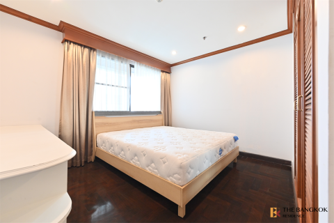 Condo in Bangkok, Thailand, 4 bedrooms  № 220665