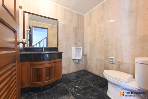 Condo in Bangkok, Thailand, 4 bedrooms  № 220665 - photo 5