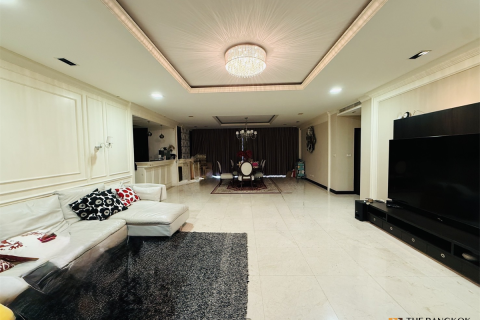 Condo in Bangkok, Thailand, 3 bedrooms  № 220667
