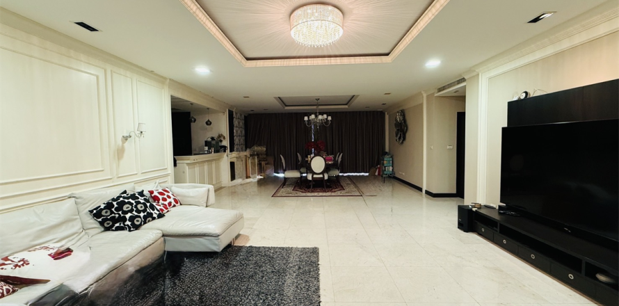Condo in Bangkok, Thailand, 3 bedrooms № 220667