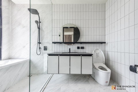 Condominio de 3 dormitorios en Bangkok, Tailandia № 220669 - foto 8