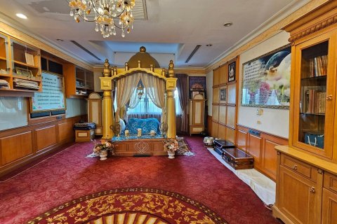 Дом в Клонг Тоэй, Бангкок, Таиланд с 8 спальнями № 147359 - фото 2