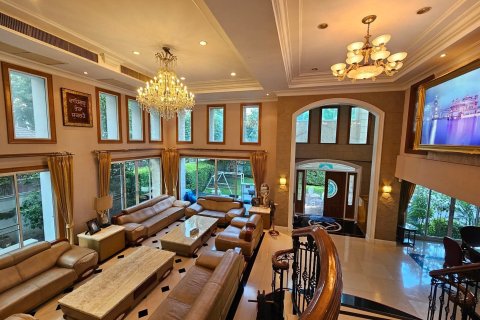 Дом в Клонг Тоэй, Бангкок, Таиланд с 8 спальнями № 147359 - фото 1