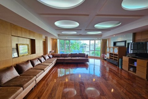 Дом в Клонг Тоэй, Бангкок, Таиланд с 8 спальнями № 147359 - фото 4