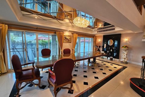 Дом в Клонг Тоэй, Бангкок, Таиланд с 8 спальнями № 147359 - фото 6