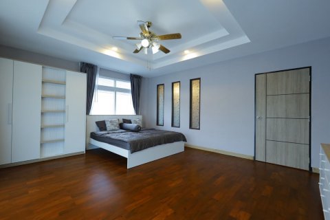 House in Pattaya, Thailand 5 bedrooms № 145464 - photo 5