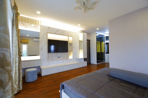 House in Pattaya, Thailand 5 bedrooms № 145464 - photo 8