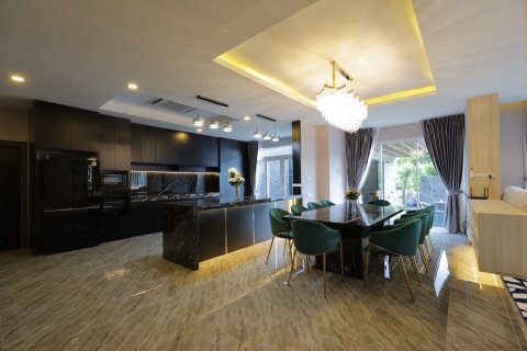 House in Pattaya, Thailand 5 bedrooms № 145464 - photo 3
