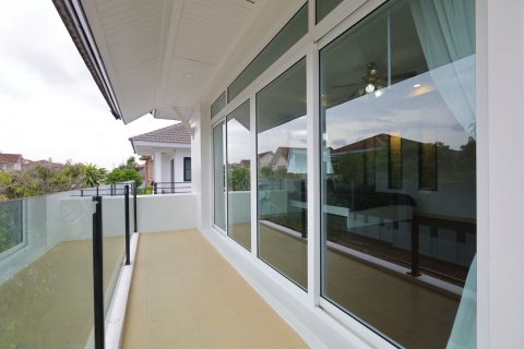 House in Pattaya, Thailand 5 bedrooms № 145464 - photo 11