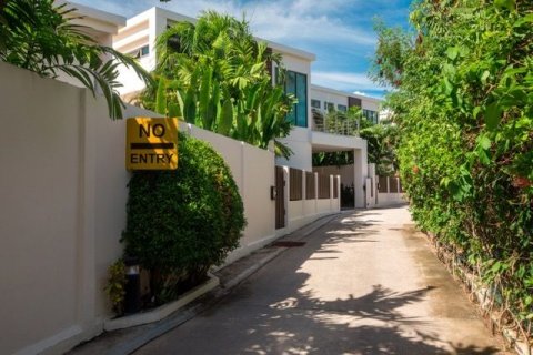 Villa in Phuket, Thailand 4 bedrooms № 145465 - photo 2