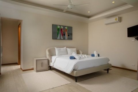 Villa in Phuket, Thailand 4 bedrooms № 145465 - photo 13