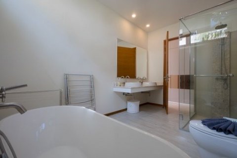 Villa in Phuket, Thailand 4 bedrooms № 145465 - photo 14