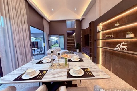 House in Pattaya, Thailand 4 bedrooms № 153979 - photo 11