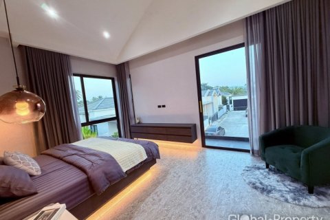 House in Pattaya, Thailand 4 bedrooms № 153979 - photo 17