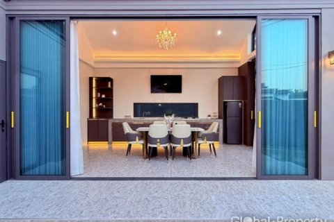 House in Pattaya, Thailand 4 bedrooms № 153979 - photo 30