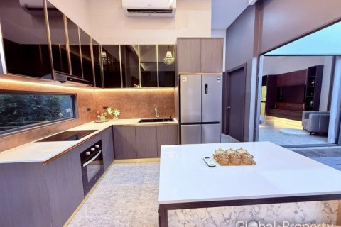 House in Pattaya, Thailand 4 bedrooms № 153979 - photo 12