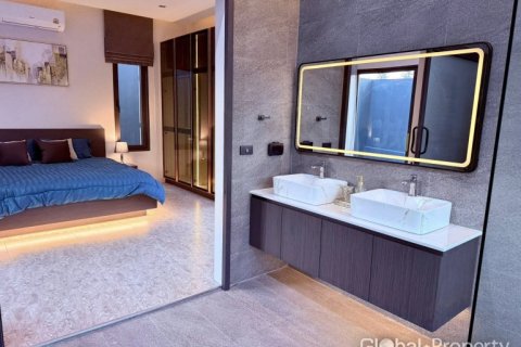 House in Pattaya, Thailand 4 bedrooms № 153979 - photo 28