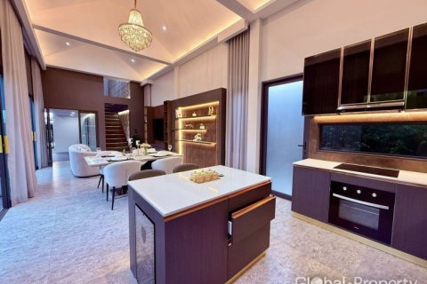 House in Pattaya, Thailand 4 bedrooms № 153979 - photo 10