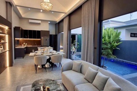 House in Pattaya, Thailand 4 bedrooms № 153979 - photo 8